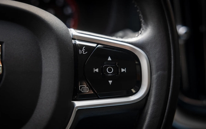 Volvo XC 60 cena 172000 przebieg: 79000, rok produkcji 2021 z Pruszków małe 667
